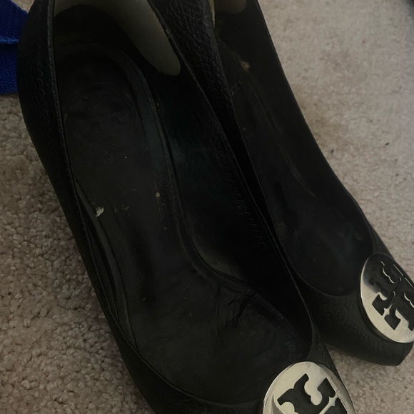 Tory Burch size 7 Leather Sophie Toe Wedges Heels Pumps Shoes Black - Picture 4 of 7